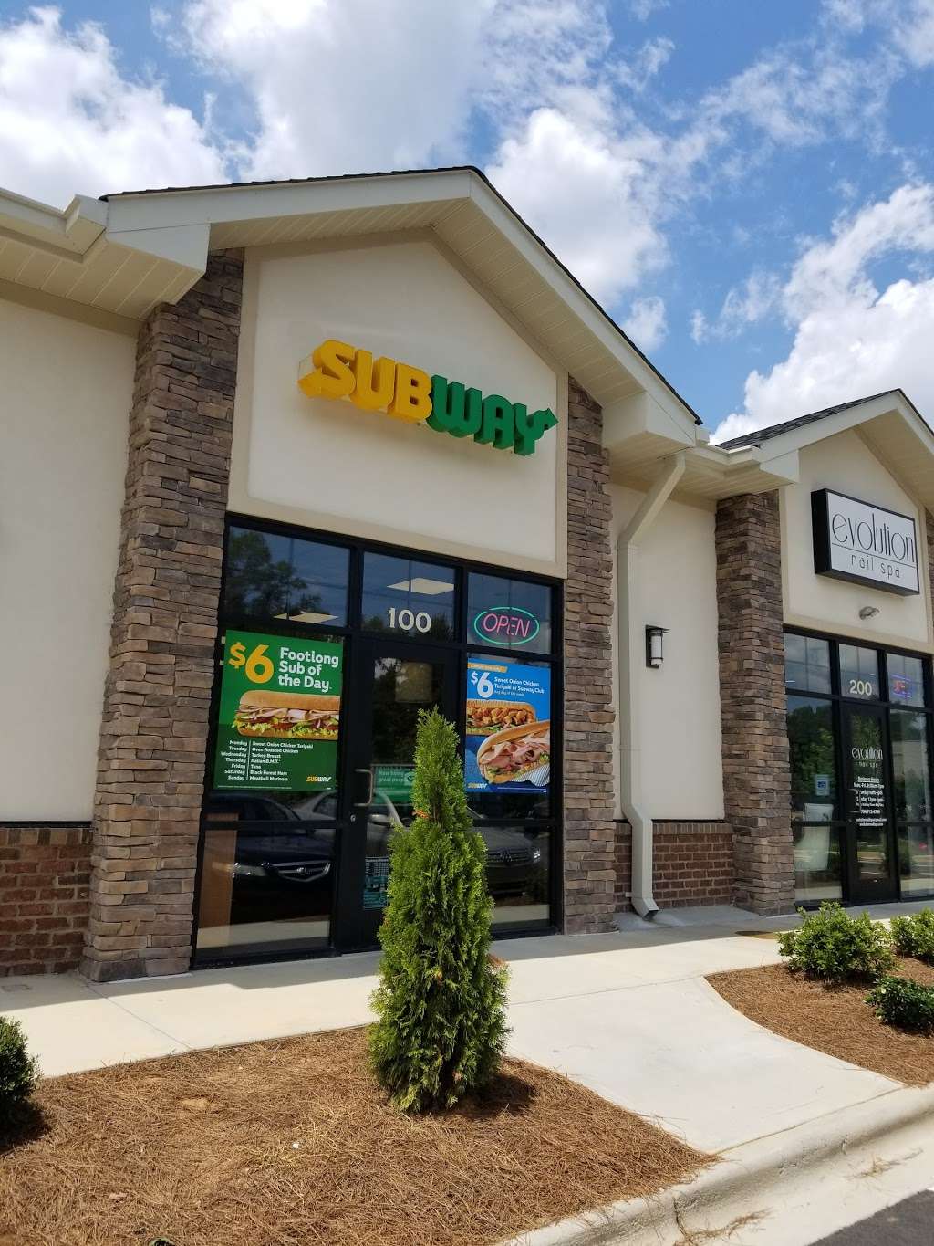 Subway | Chestnut Arbor Shopping Center, 2935 Matthews Weddington Rd unit 100, Matthews, NC 28104, USA | Phone: (704) 841-2748