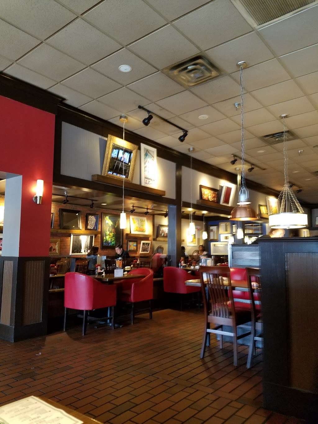 TGI Fridays | 6751-B Frontier Dr, Springfield, VA 22150 | Phone: (703) 922-2130