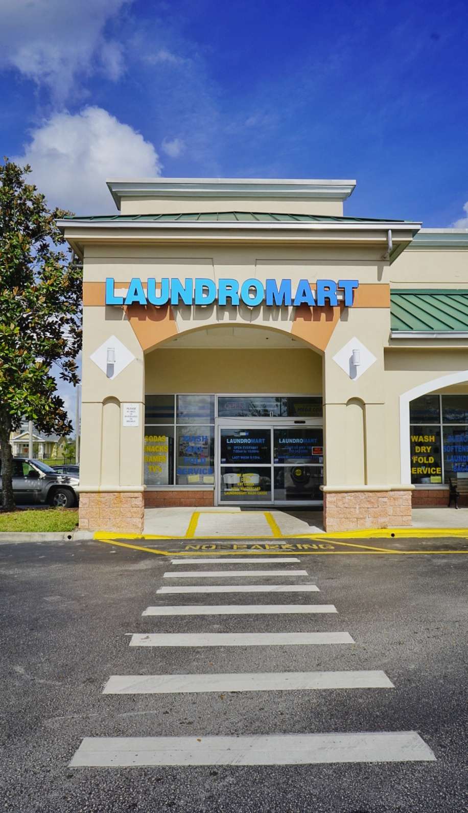 Laundromart of Four Corners | 17445 US-192, Clermont, FL 34714, USA | Phone: (352) 242-2900