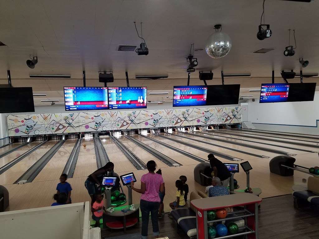 Gardena Bowling Center | 15707 Vermont Ave, Gardena, CA 90247, USA | Phone: (310) 324-1244