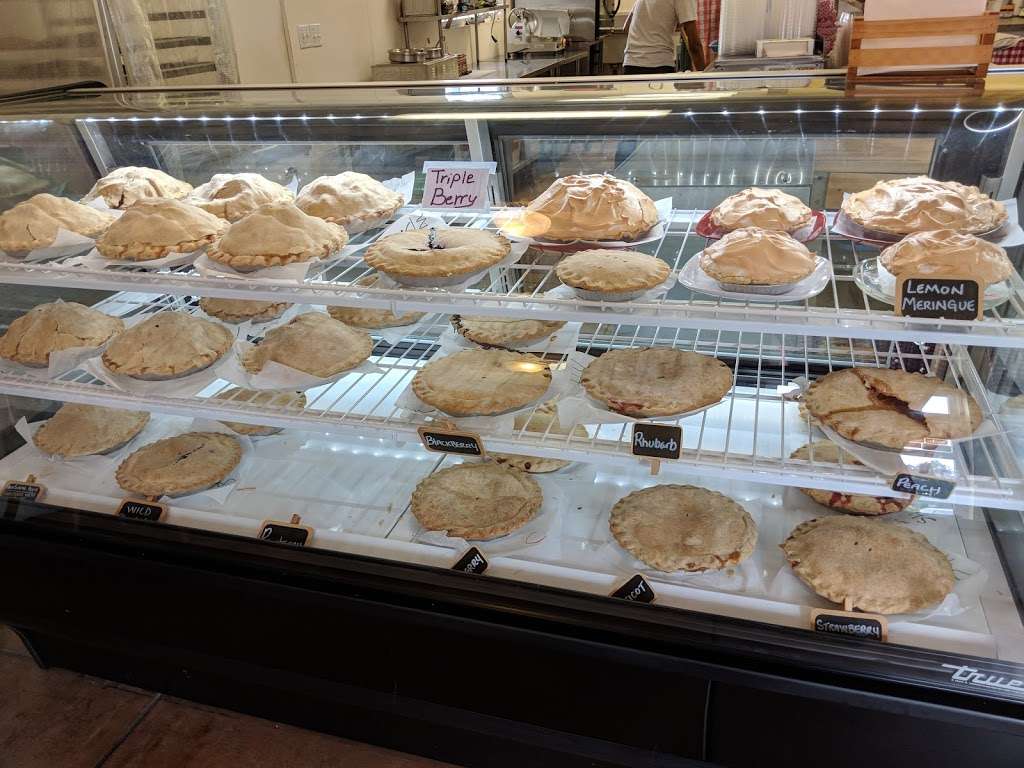 Moms Apple Pie | 4550 Gravenstein Hwy N, Sebastopol, CA 95472, USA | Phone: (707) 823-8330