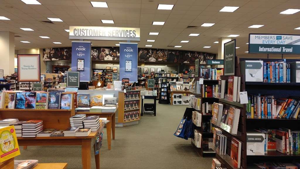 Barnes & Noble | The Commons at Holmdel 2134, NJ-35, Holmdel, NJ 07733, USA | Phone: (732) 275-0620