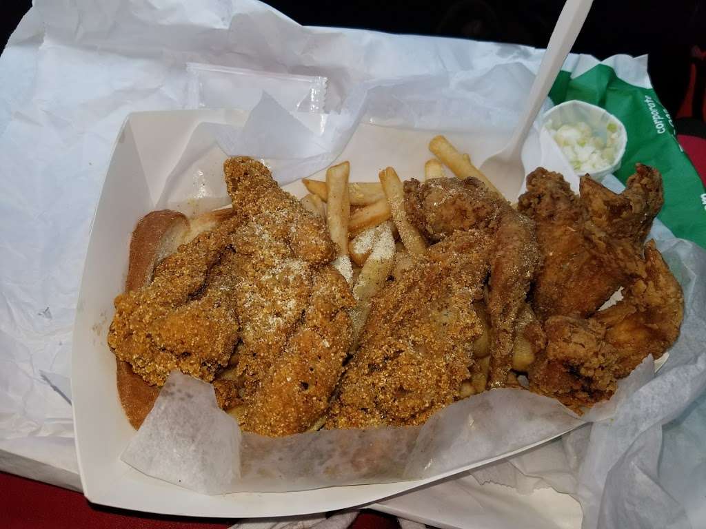 Harolds Chicken Shack | 100 W 87th St, Chicago, IL 60620, USA | Phone: (773) 224-3314