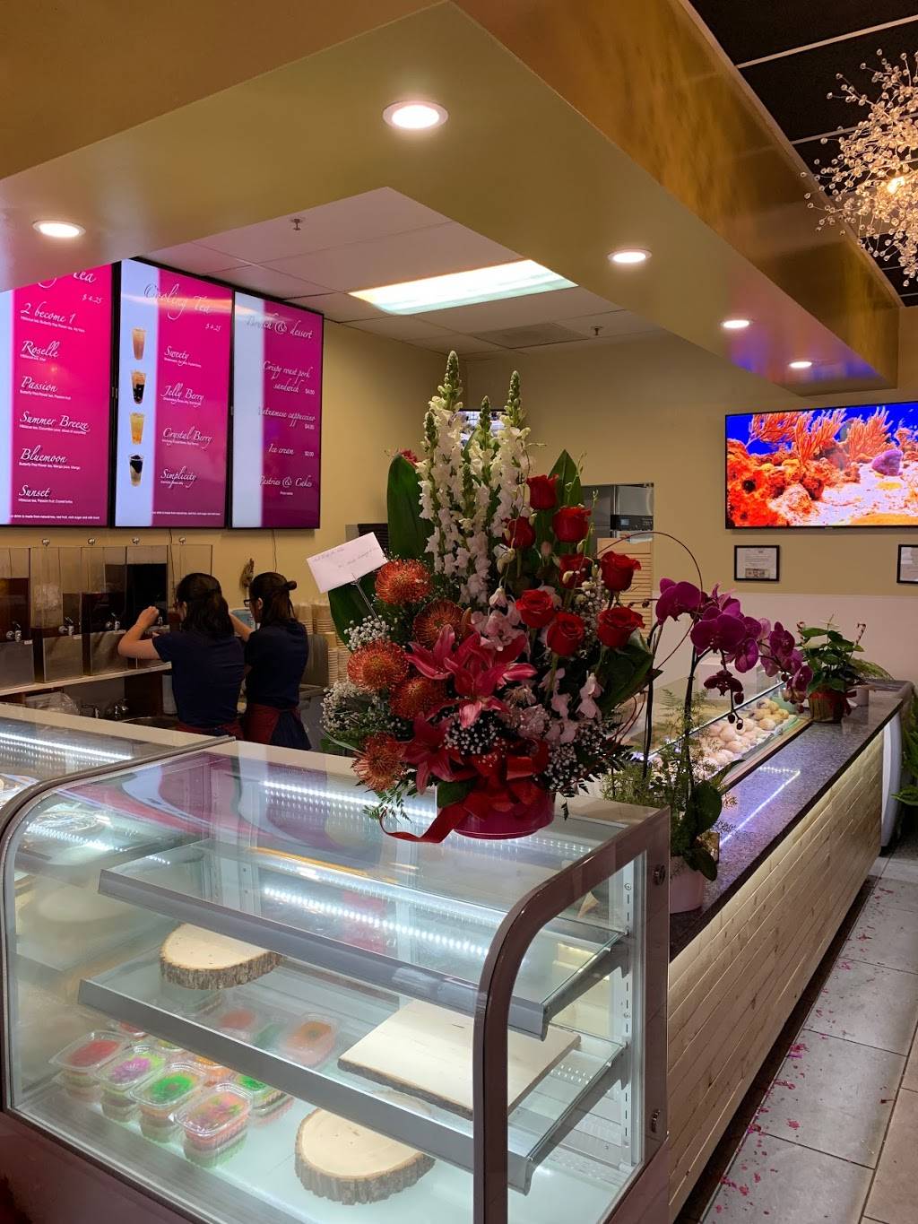 Voila Bakery and Tea | 3005 Silver Creek Rd STE 174, San Jose, CA 95121, USA | Phone: (408) 440-8186