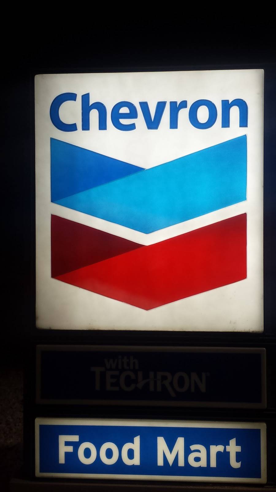 Chevron | 705 Harbor Pointe Pl, West Sacramento, CA 95605, USA | Phone: (916) 371-1674