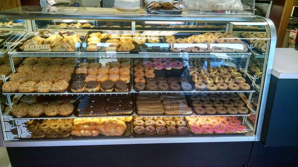 Marrios Donut Shop | 8930 W 95th St, Overland Park, KS 66212 | Phone: (913) 291-1606