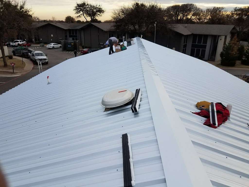 M&M Roofing | 923 W Avenue G, Garland, TX 75040, USA | Phone: (972) 276-7663