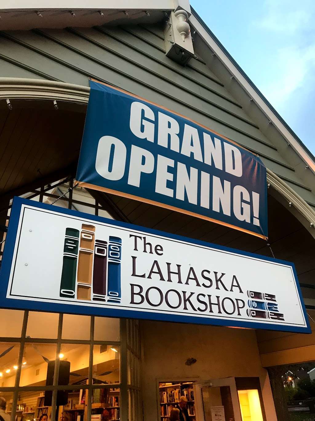 The Lahaska Bookshop | Peddlers Village Store, 162 Carousel Ln & Rte 263 A, Lahaska, PA 18931, USA | Phone: (267) 544-5131