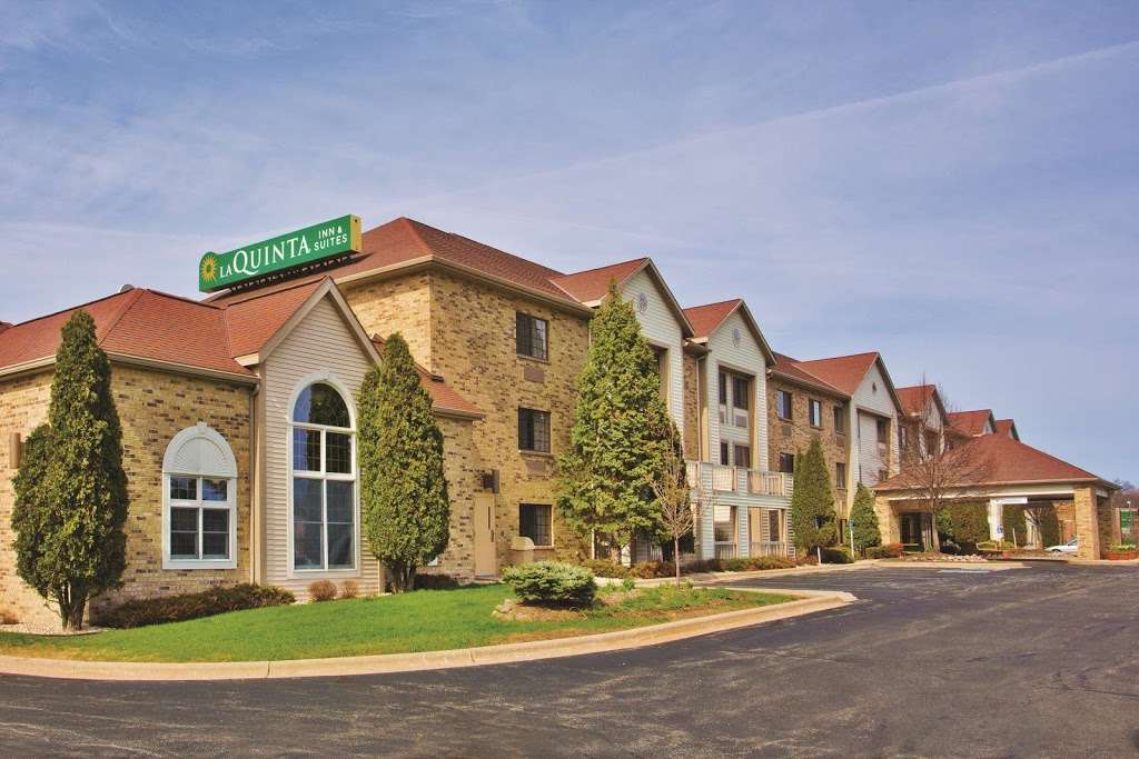 La Quinta Inn & Suites by Wyndham Milwaukee Delafield | 2801 Hillside Dr, Delafield, WI 53018, USA | Phone: (262) 395-1162