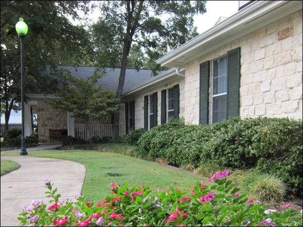 Colonial Gardens Memory Care Community | 6931 River Park Cir #6939, Fort Worth, TX 76116, USA | Phone: (817) 731-7611