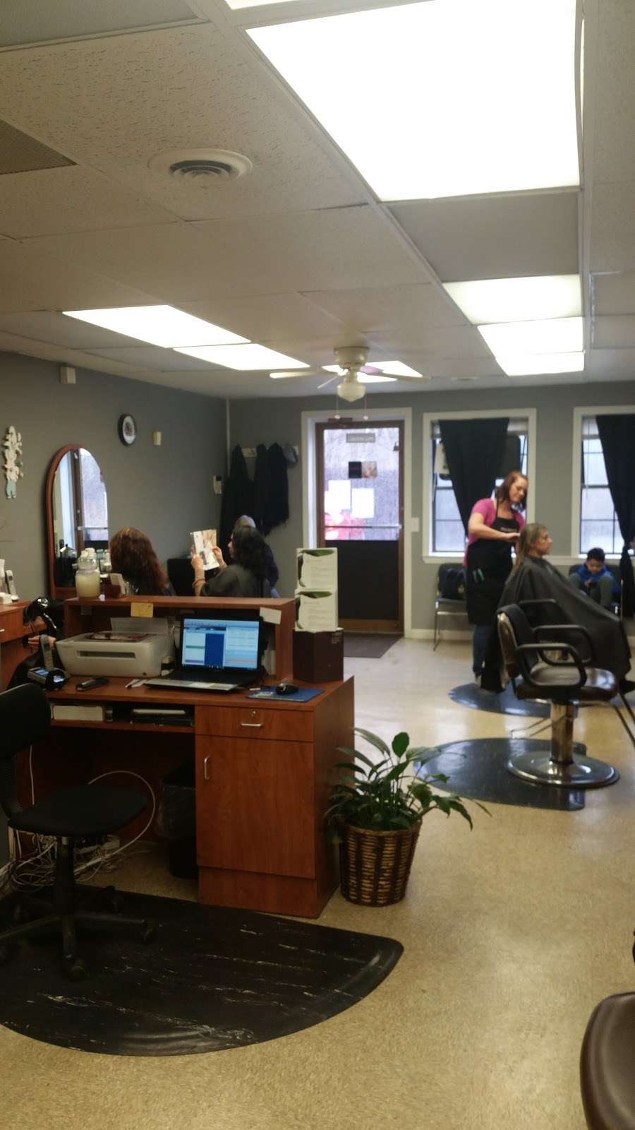 Catarinas Hair Salon | 111 Dean St, Taunton, MA 02780, USA | Phone: (508) 821-7575