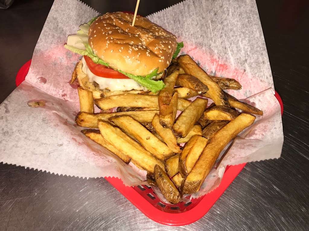 Burger Grille | 316 N Main St, Uxbridge, MA 01569, USA | Phone: (508) 372-9090