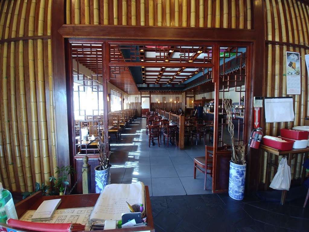 Bamboo Palace Restaurant | 949 N Hwy 67 #389, Cedar Hill, TX 75104 | Phone: (972) 291-9700