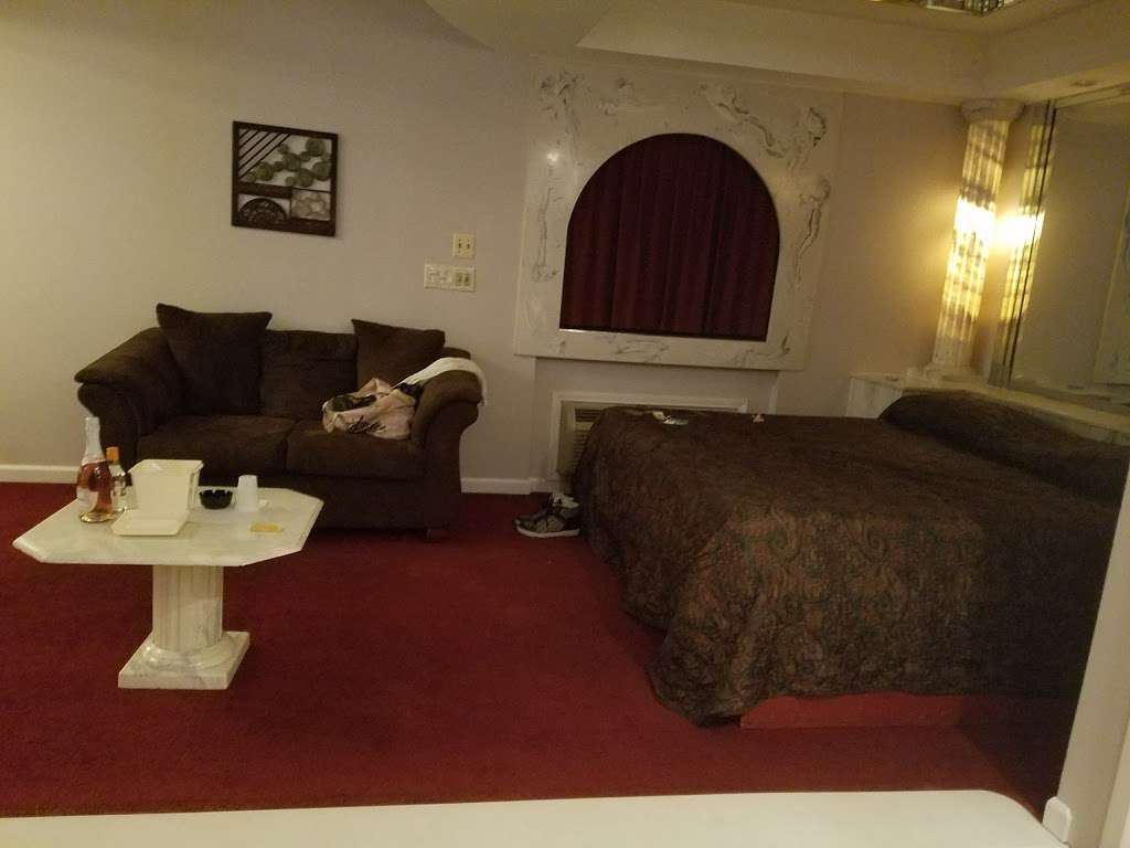 Loop Inn Motel | 1 Rodgers St, Avenel, NJ 07001 | Phone: (732) 396-3500