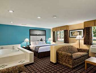 Super 8 by Wyndham Whitewater WI | 917 E Milwaukee St, Whitewater, WI 53190, USA | Phone: (262) 472-0400