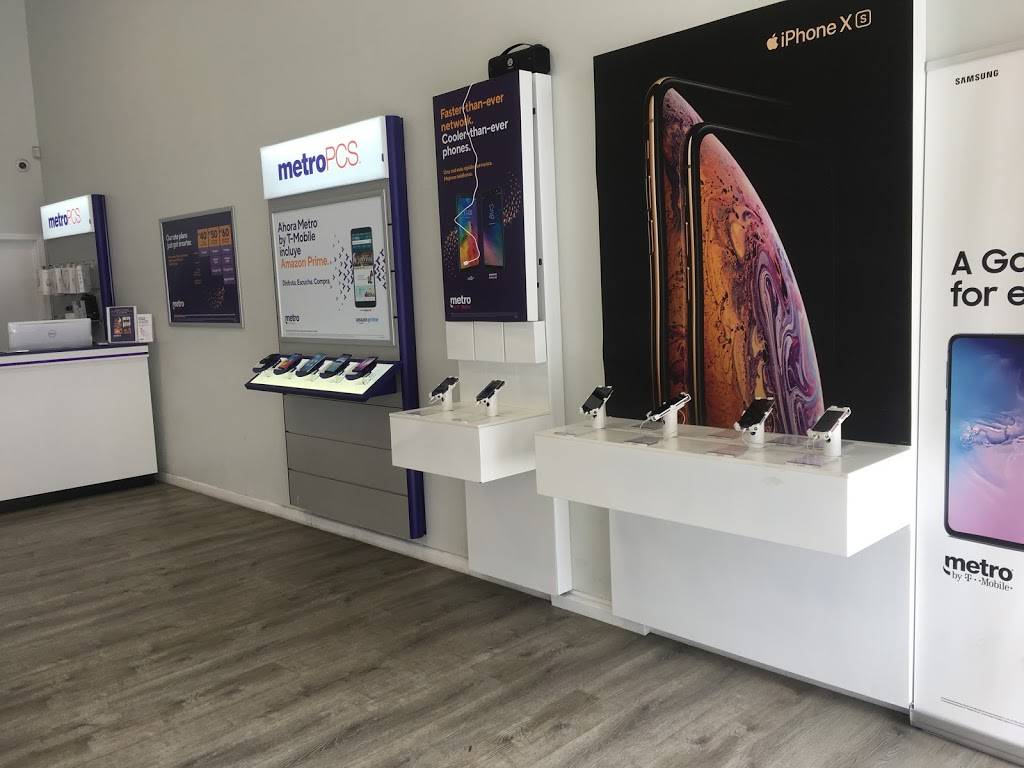 Metro by T-Mobile | 929 W Grand Ave, Oakland, CA 94607, USA | Phone: (510) 907-3958
