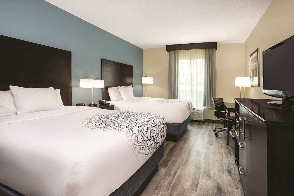 La Quinta Inn & Suites by Wyndham Melbourne - Palm Bay | 4510 W New Haven Ave, Melbourne, FL 32904, USA | Phone: (321) 724-2050