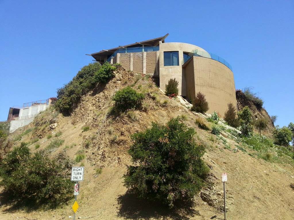 Jerome C. Daniel Overlook above the Hollywood Bowl | 7036 Mulholland Dr, Los Angeles, CA 90068, USA | Phone: (310) 589-3200