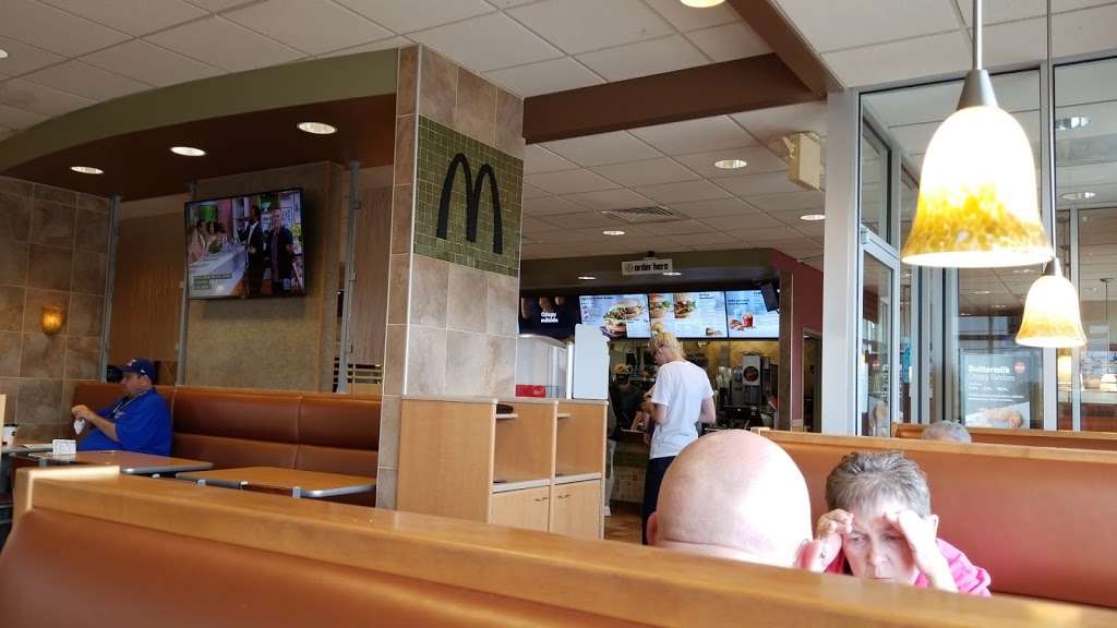 McDonalds | 1820 30th Ave, Kenosha, WI 53144, USA | Phone: (262) 551-0890