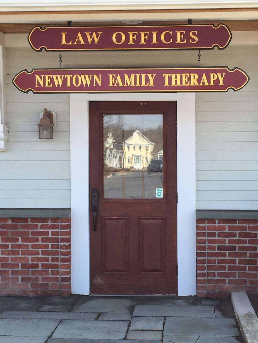 Newtown Family Therapy | 10 Queen St, Newtown, CT 06470, USA | Phone: (203) 304-9977