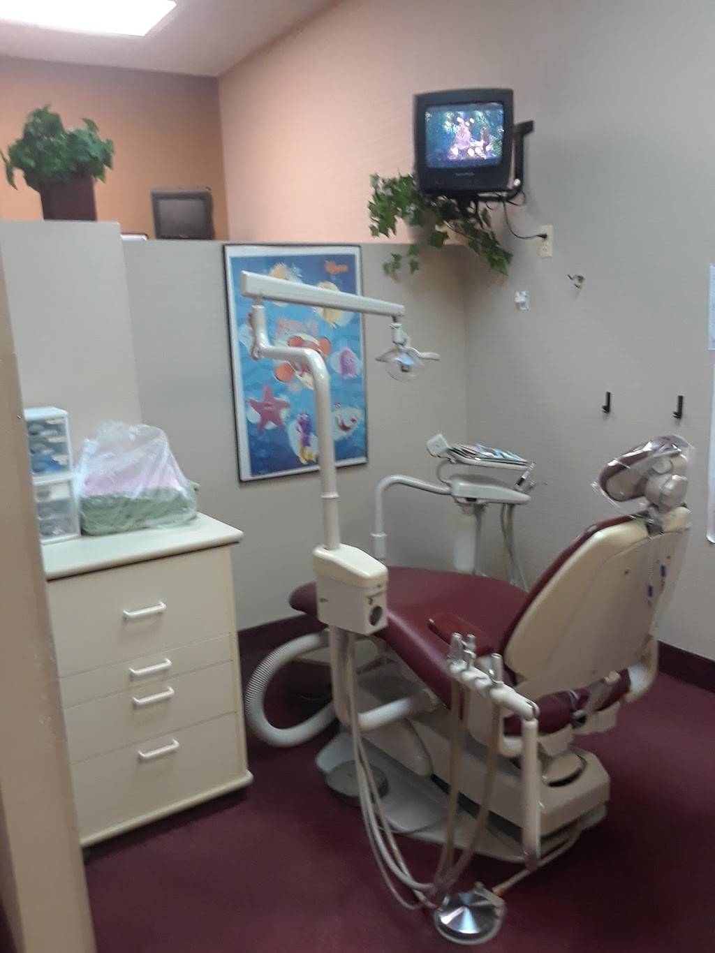 Eastland Dental Center | 18000 Vernier Rd, Harper Woods, MI 48225, USA | Phone: (313) 521-2070