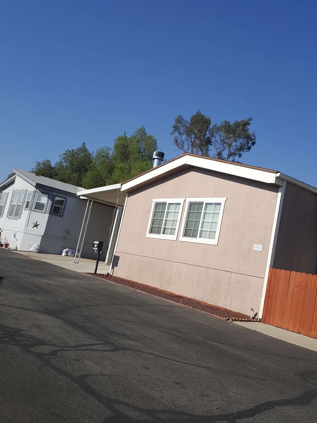 Carriage Isle Mobile Home Park | 1255 Amethyst St # 25, Mentone, CA 92359, USA | Phone: (909) 794-2317