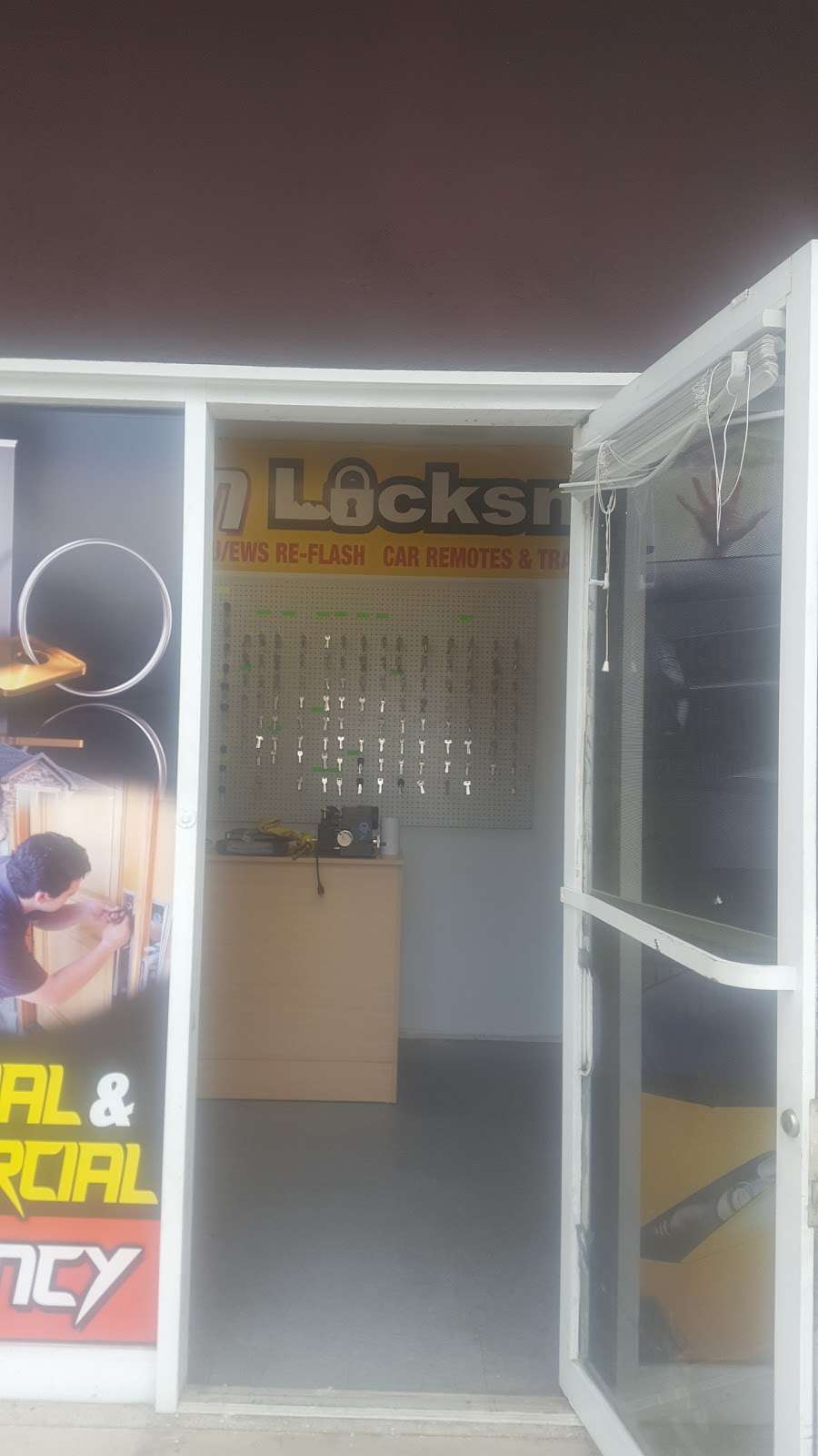 D and M locksmith | 405 S Magnolia Ave, Anaheim, CA 92804, USA | Phone: (714) 794-9976