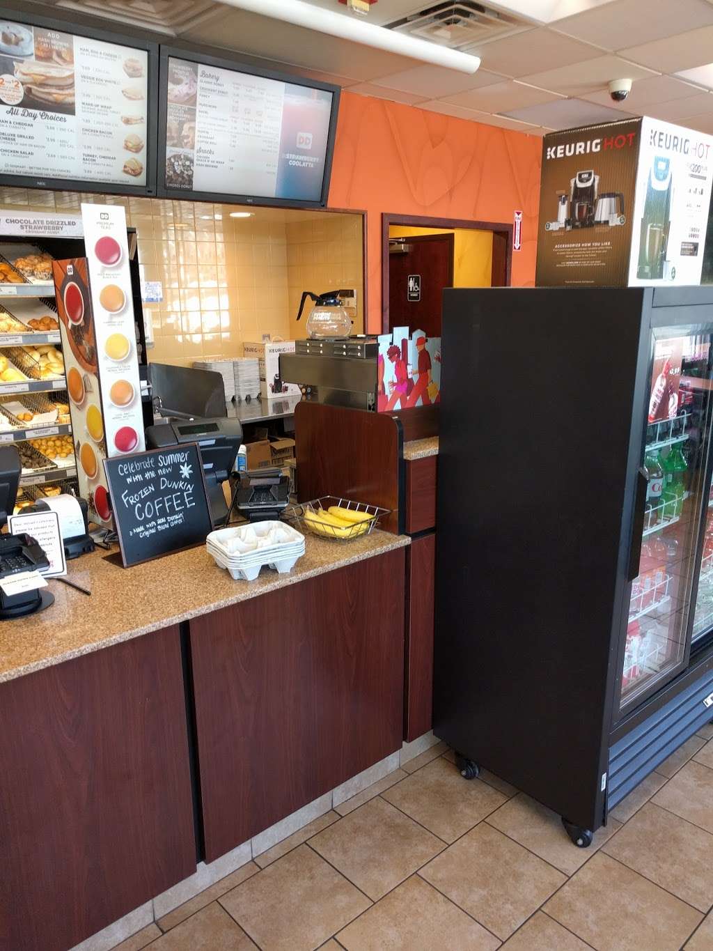 Dunkin | 162-180 Bridge St, Weymouth, MA 02191, USA | Phone: (781) 335-3860