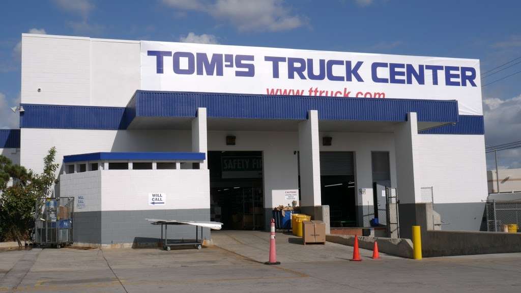 Toms Truck Center - Los Angeles | 13443 Freeway Dr, Santa Fe Springs, CA 90670, USA | Phone: (562) 921-1411