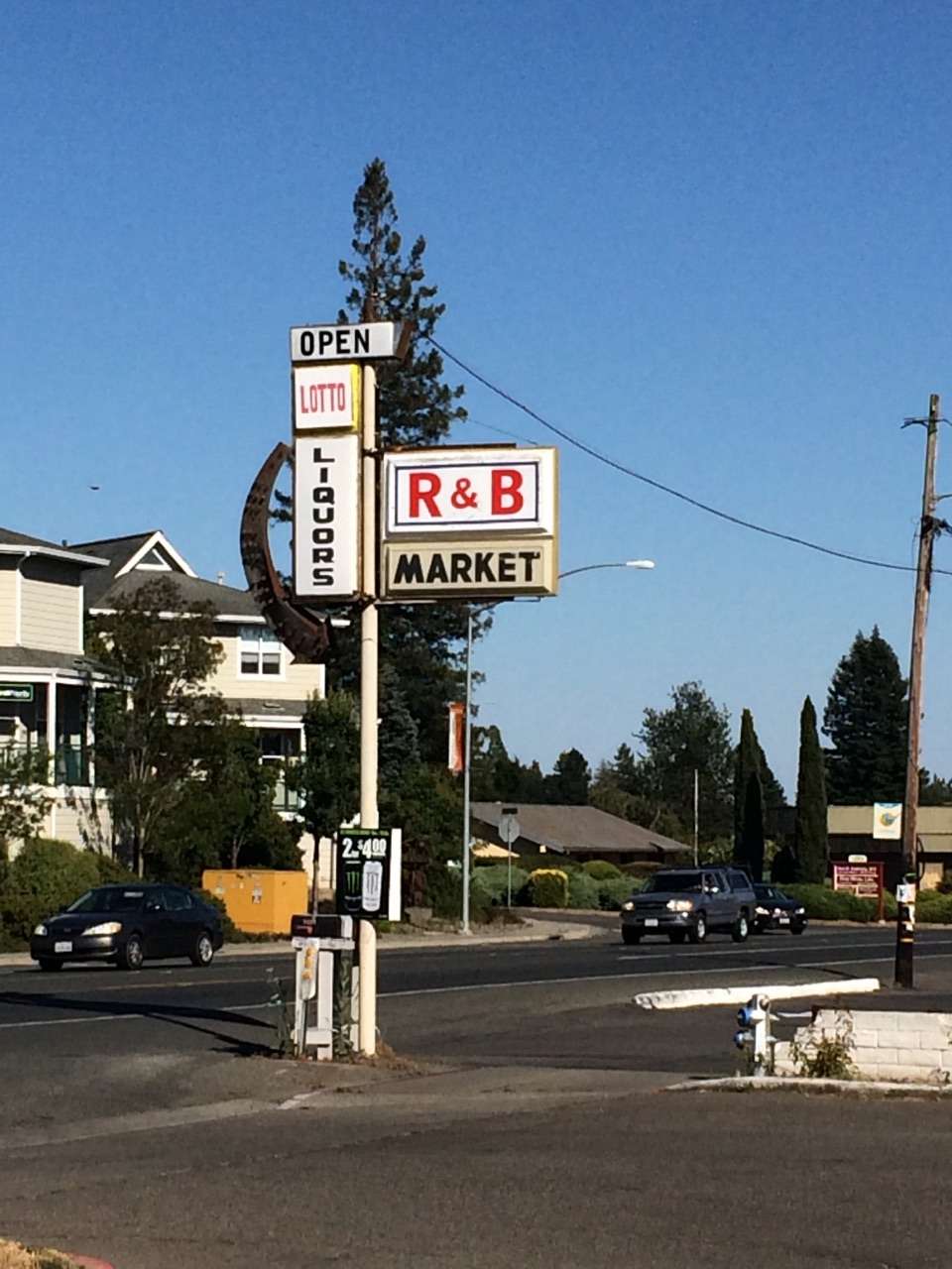 R & B Market & Liquor | 1130 Gravenstein Hwy S, Sebastopol, CA 95472, USA | Phone: (707) 829-5700