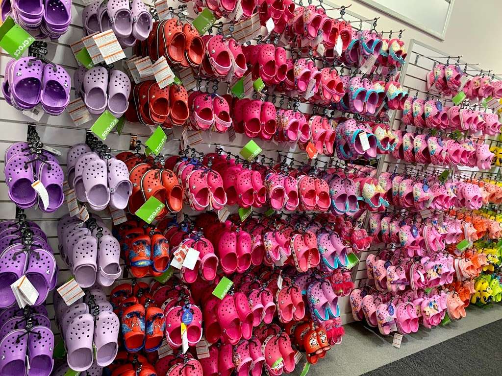 Crocs | One Premium, Outlet Blvd, Wrentham, MA 02093, USA | Phone: (508) 384-0444