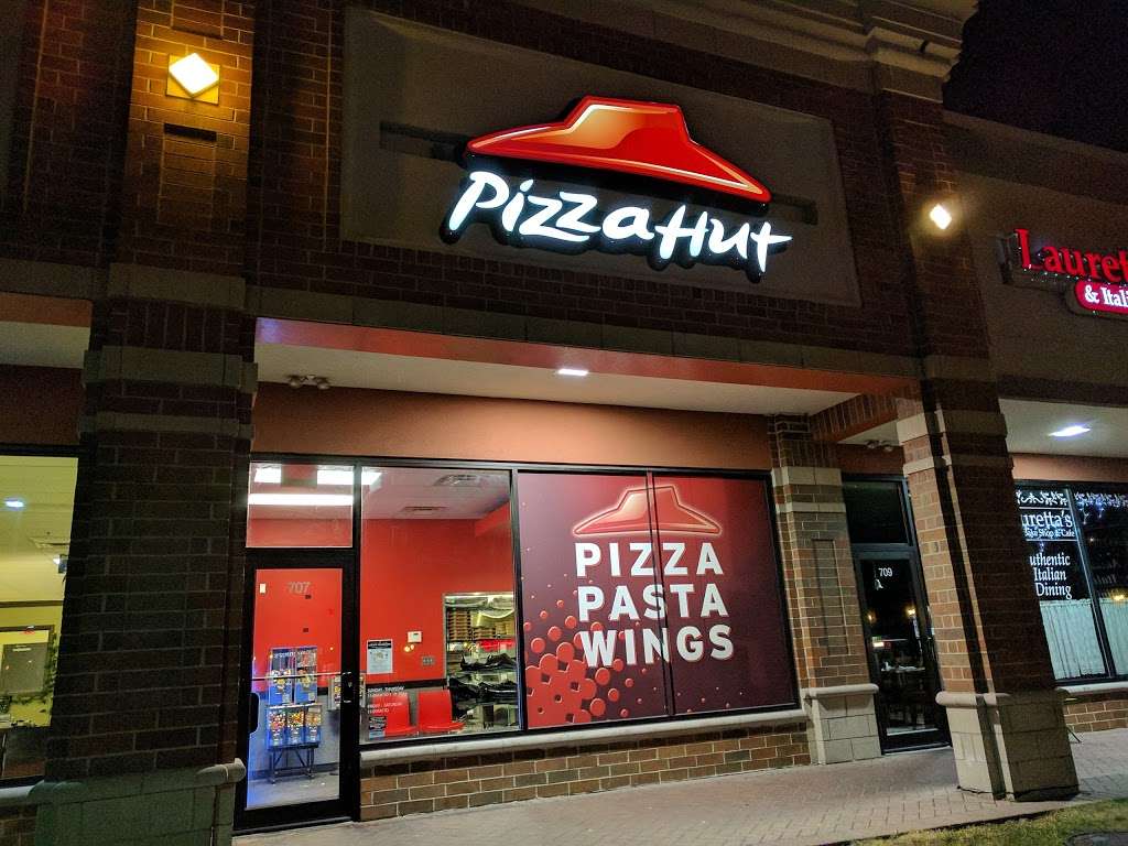 Pizza Hut | 707 S Lake St, Mundelein, IL 60060, USA | Phone: (847) 949-0230