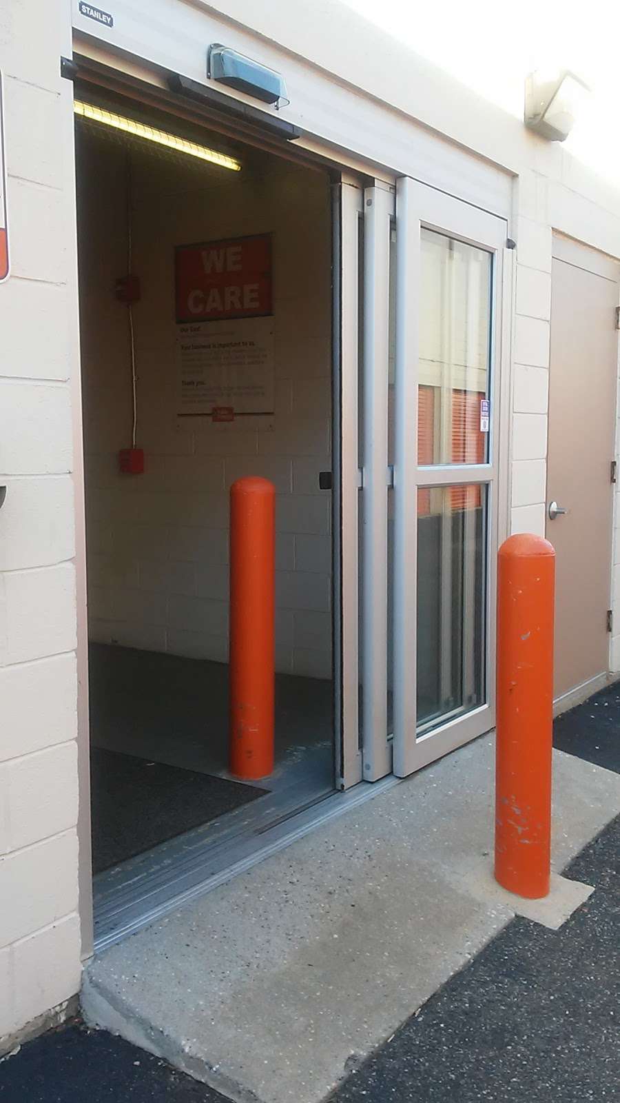 Public Storage | 122 Saxon Ave, Bay Shore, NY 11706, USA | Phone: (631) 954-1617