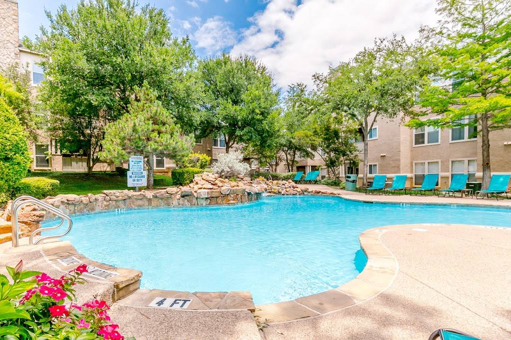 Oakmont of Bear Creek Apartments | 2121 Bear Creek Pkwy, Euless, TX 76039, USA | Phone: (817) 835-9193