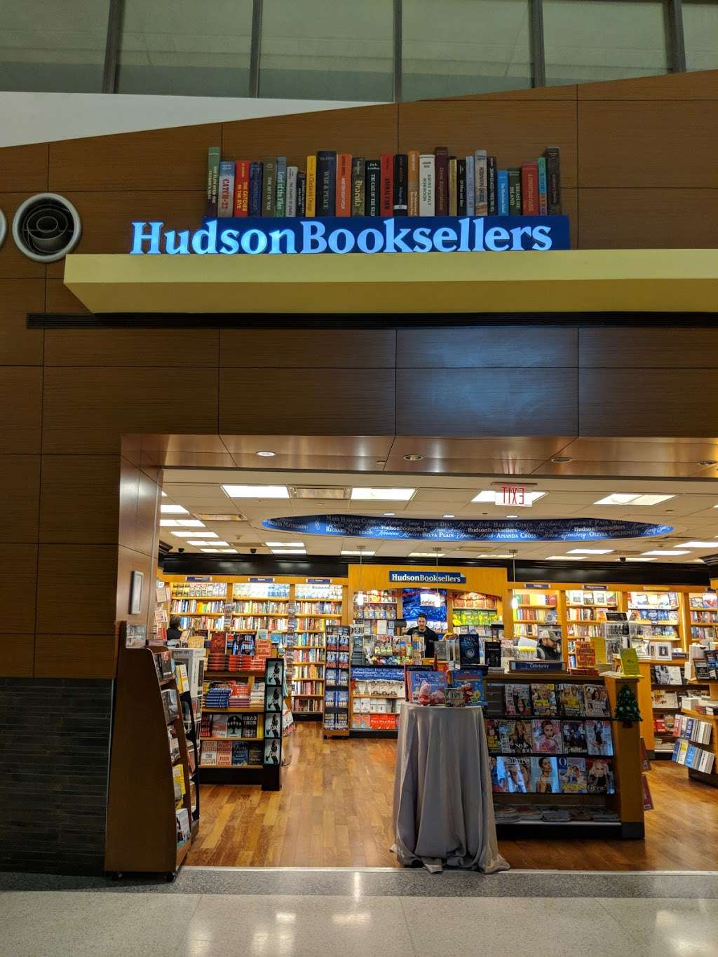 Hudson Booksellers | 1 Brewster Rd, Newark, NJ 07114, USA | Phone: (973) 286-3900