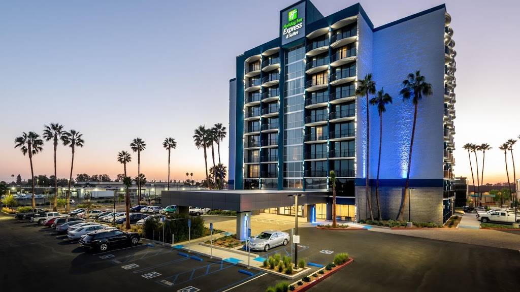 Holiday Inn Express & Suites Santa ANA - Orange County | 1600 E First St, Santa Ana, CA 92701, USA | Phone: (714) 834-9455