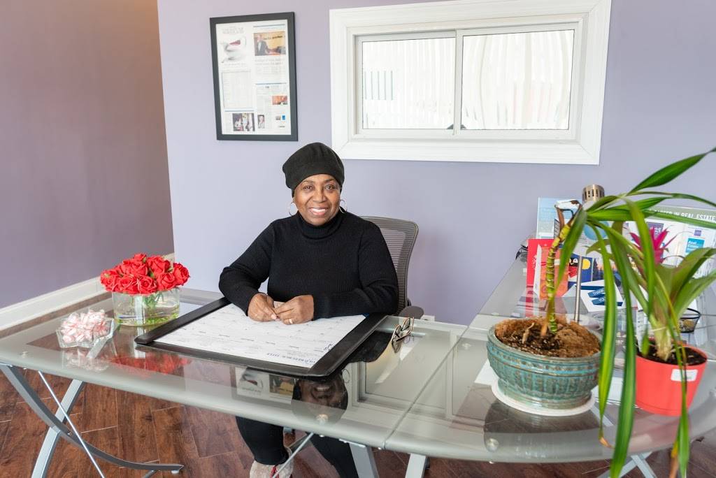 Sherman Tidwell - Charles Rutenberg Realty | 3522 W 111th St, Chicago, IL 60655, USA | Phone: (773) 941-4179