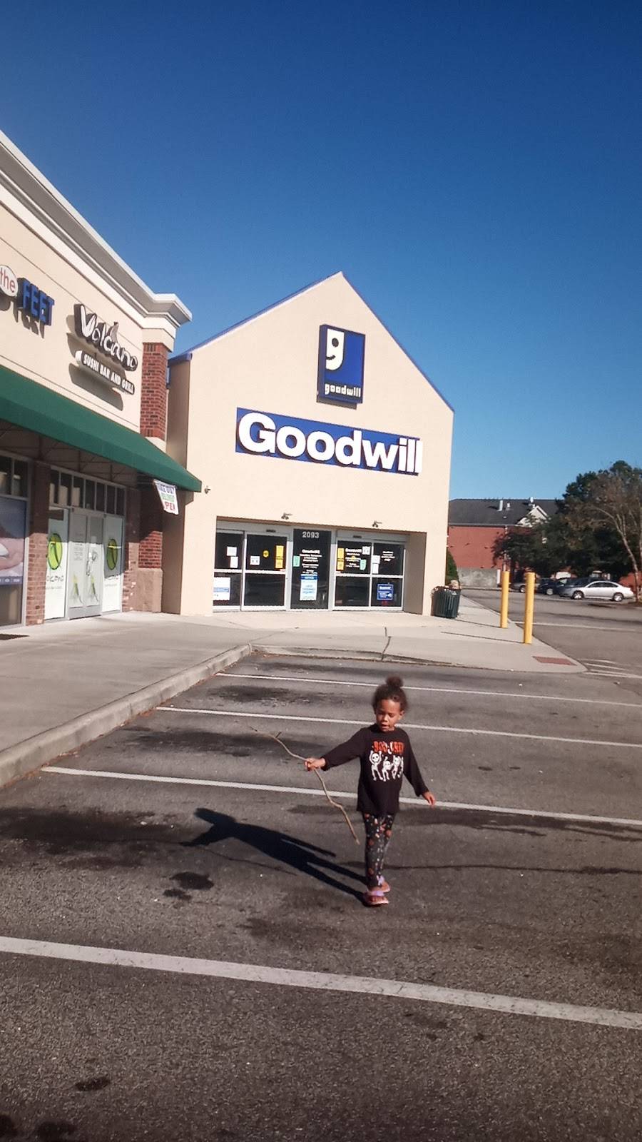 Goodwill Strawbridge Retail Store | 2093 General Booth Blvd, Virginia Beach, VA 23456, USA | Phone: (757) 821-2680