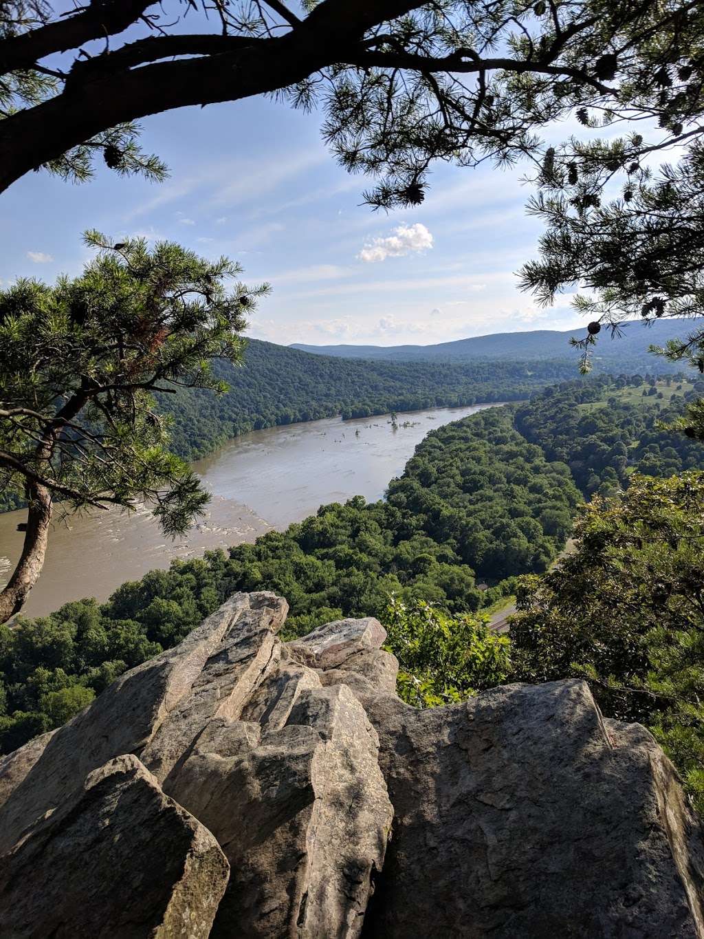 Weverton Cliffs Parking Lot | Weverton Cliffs Road, Knoxville, MD 21758