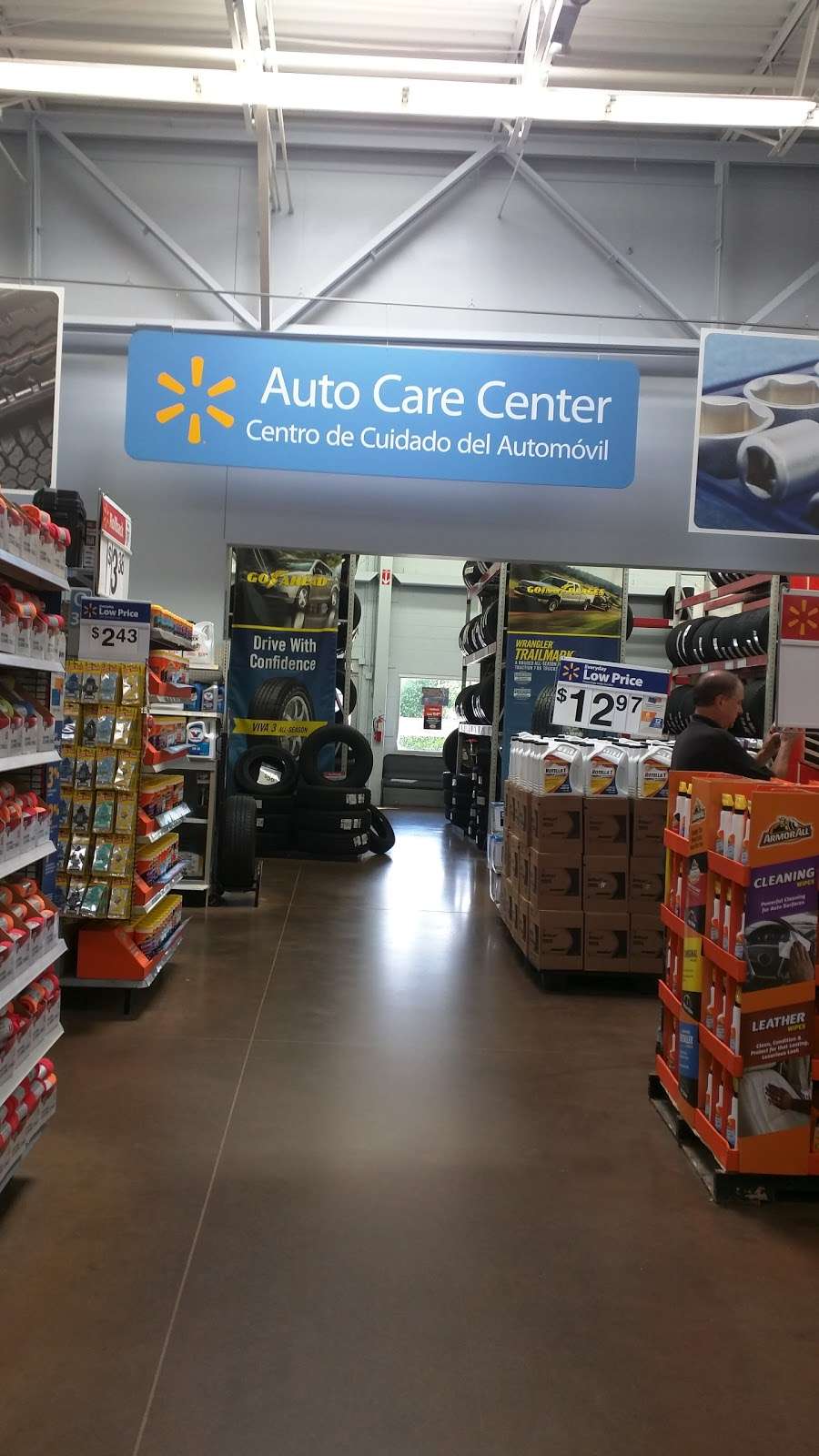 Walmart Auto Care Centers | 1919 N Main St, Pearland, TX 77581, USA | Phone: (281) 485-5169