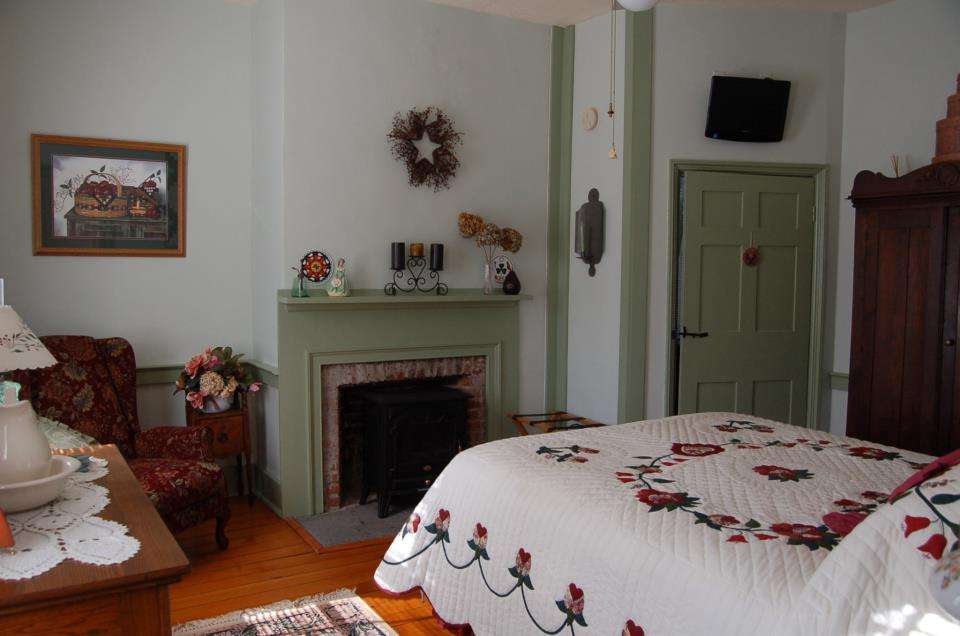 James Manning House Bed and Breakfast | 421 Wayne St, Bethany, PA 18431, USA | Phone: (570) 253-5573