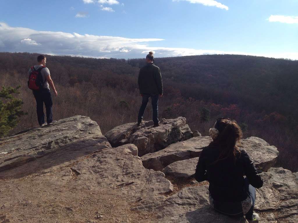 Raven Rocks Trailhead | Bluemont, VA 20135, USA