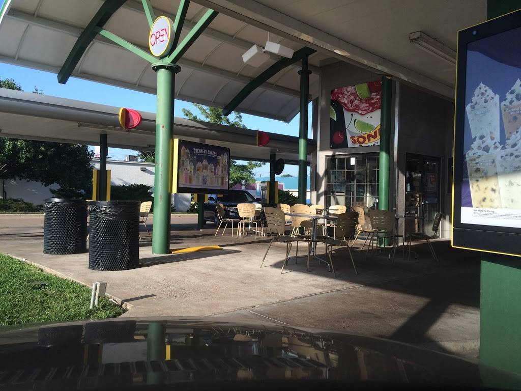 Sonic Drive-In | 12453 Lamplight Village Ave, Austin, TX 78758, USA | Phone: (512) 339-7232