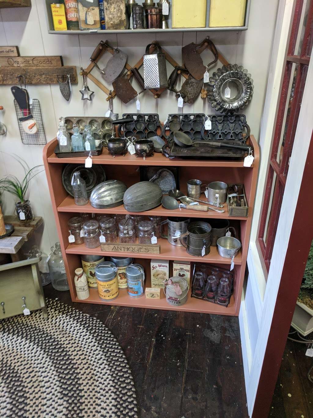 Bernat Mill Antiques | 89 Elmdale Rd, Uxbridge, MA 01569, USA | Phone: (508) 278-5525