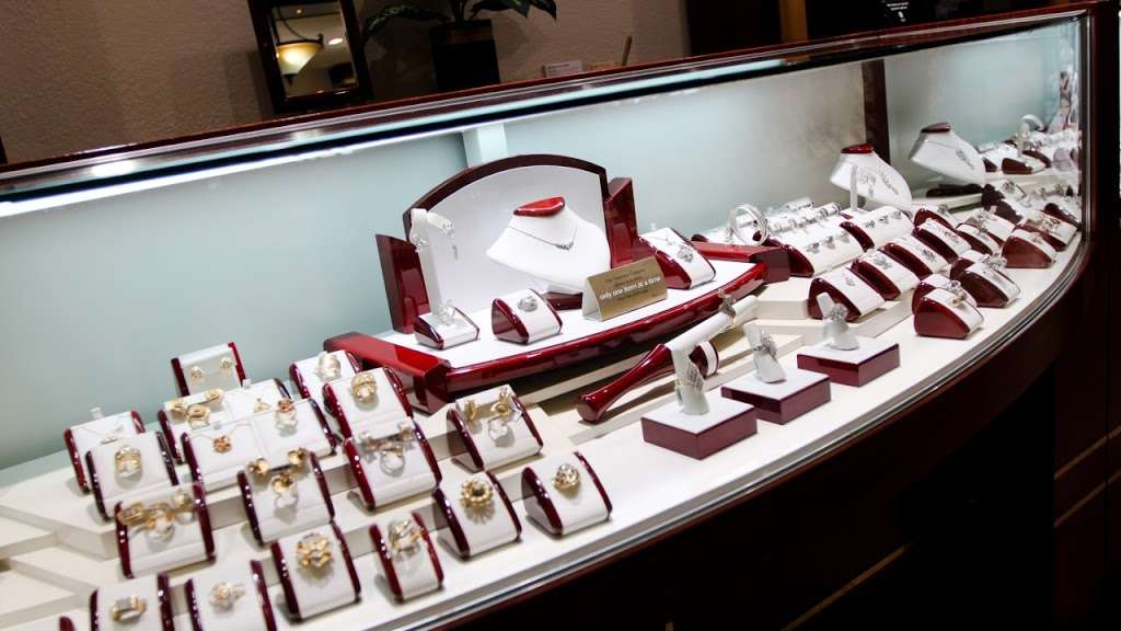 Delores Jewelers | 3201 E Colonial Dr M20, Orlando, FL 32803, USA | Phone: (407) 895-6645