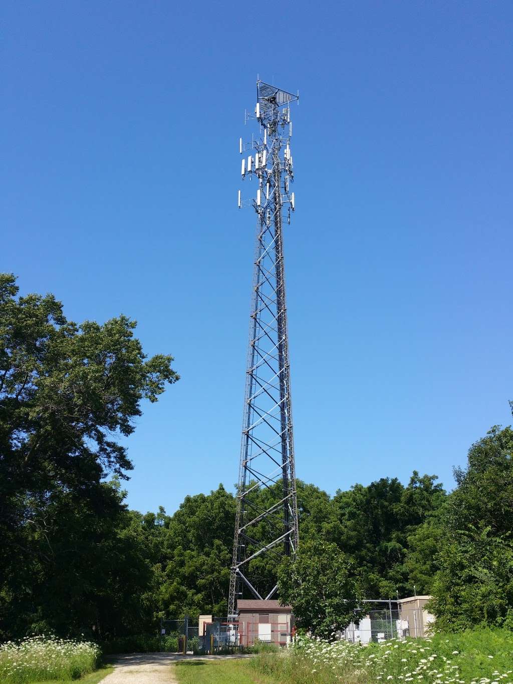 Sprint Cellular Tower | 28498-29198 Rowntree Rd, Waterford, WI 53185, USA