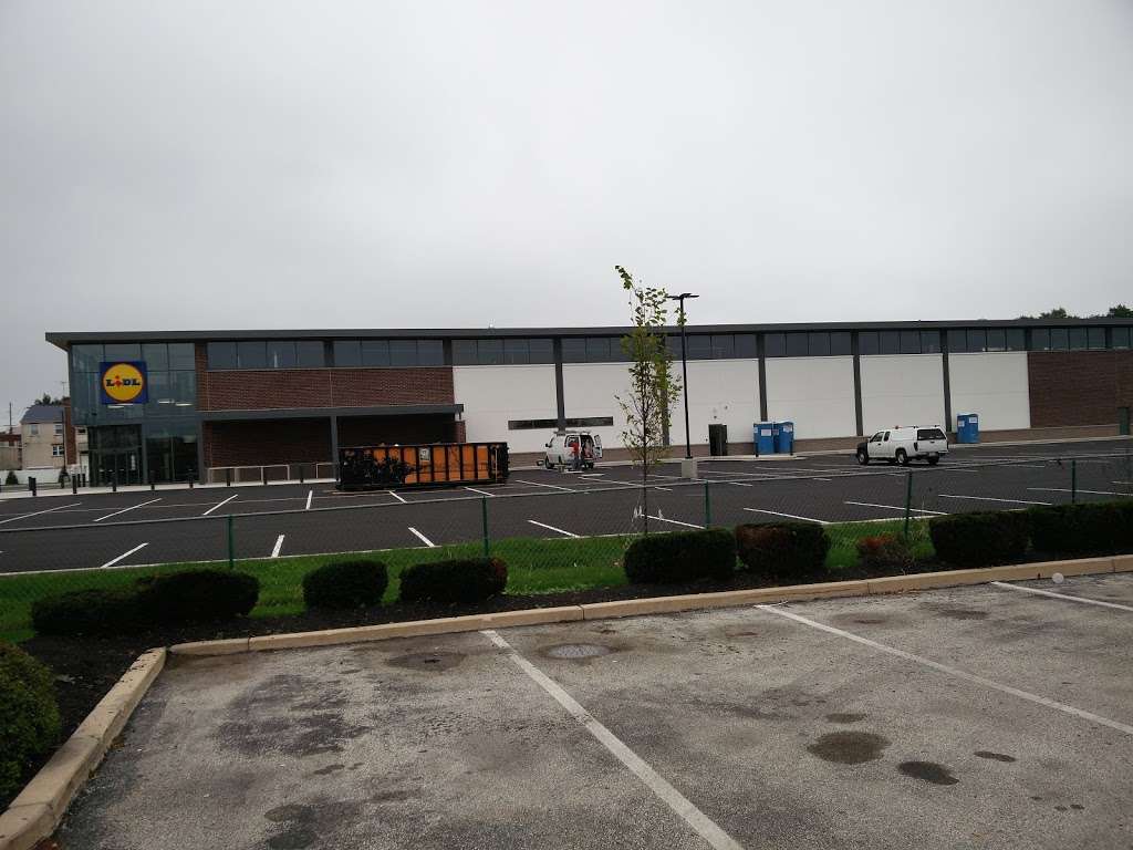 Lidl Store | 420 MacDade Boulevard, Folsom, PA 19033, USA