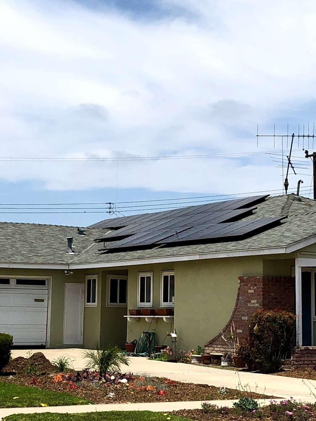 California Green Technology & Solar | 2211 E Orangewood Ave, Anaheim, CA 92806, USA | Phone: (714) 714-8919