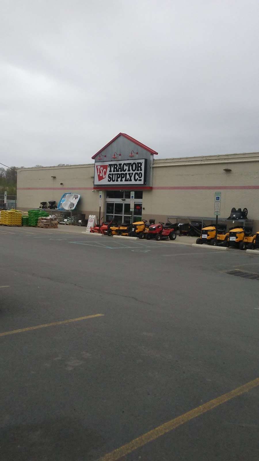 Tractor Supply Co. | 600 Scranton Carbondale Hwy Ste 100, Eynon, PA 18403, USA | Phone: (570) 876-3030