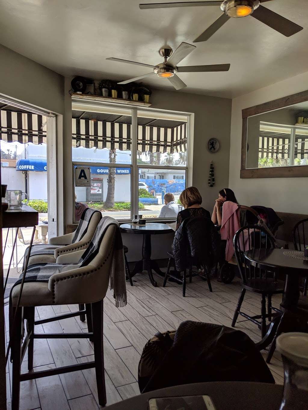 Little Lion Cafe | 1424 Sunset Cliffs Blvd, San Diego, CA 92107, USA | Phone: (619) 756-6921